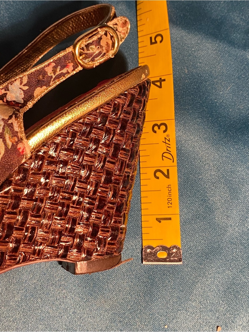 IC Poetic License,MISS CHINTZ,wedge sandal,floral/gold,rose appliqués,6.5 in box - Picture 11 of 13